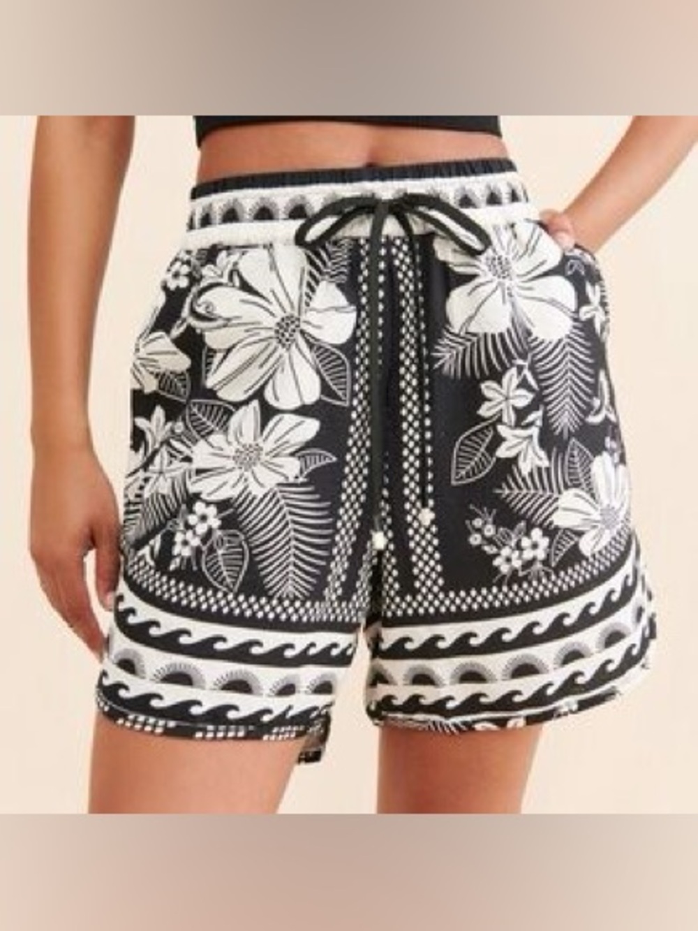 FARM Rio Black Macaw Elegance Shorts Medium
